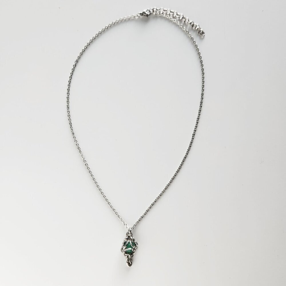 Antique classic vintage style green pearl necklace with a small silver chain - Picture 3 of 8